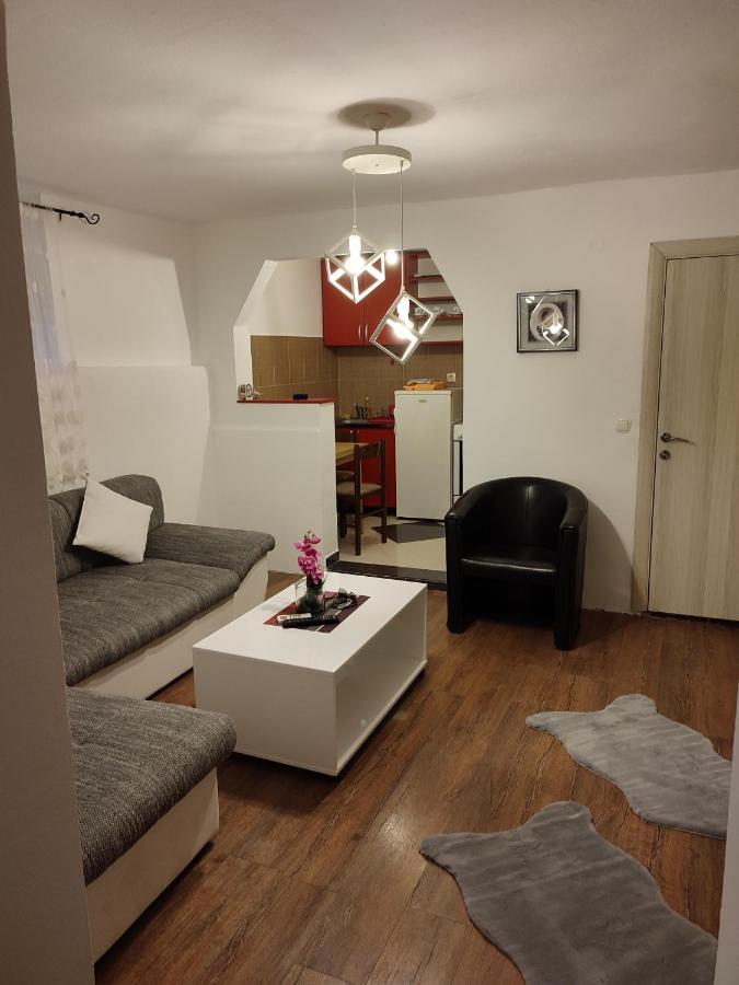 V&J Apartments Podgorica Buitenkant foto