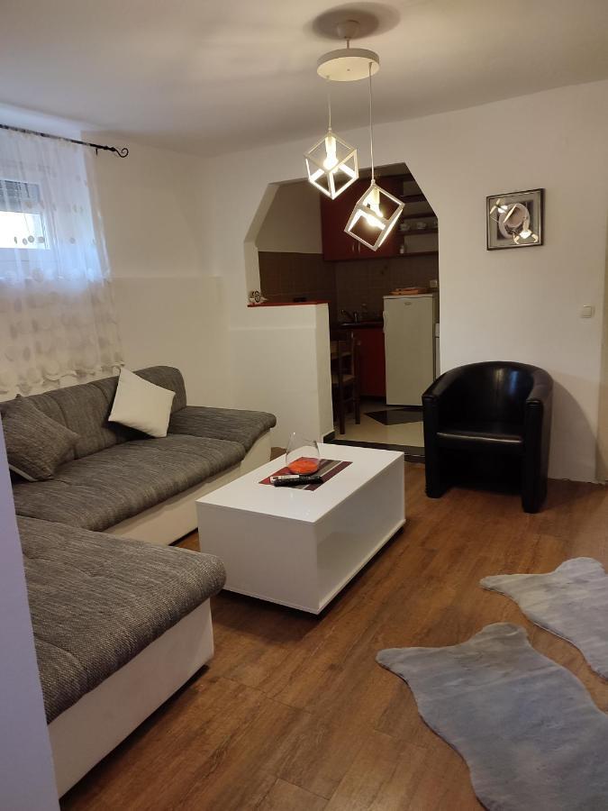 V&J Apartments Podgorica Buitenkant foto