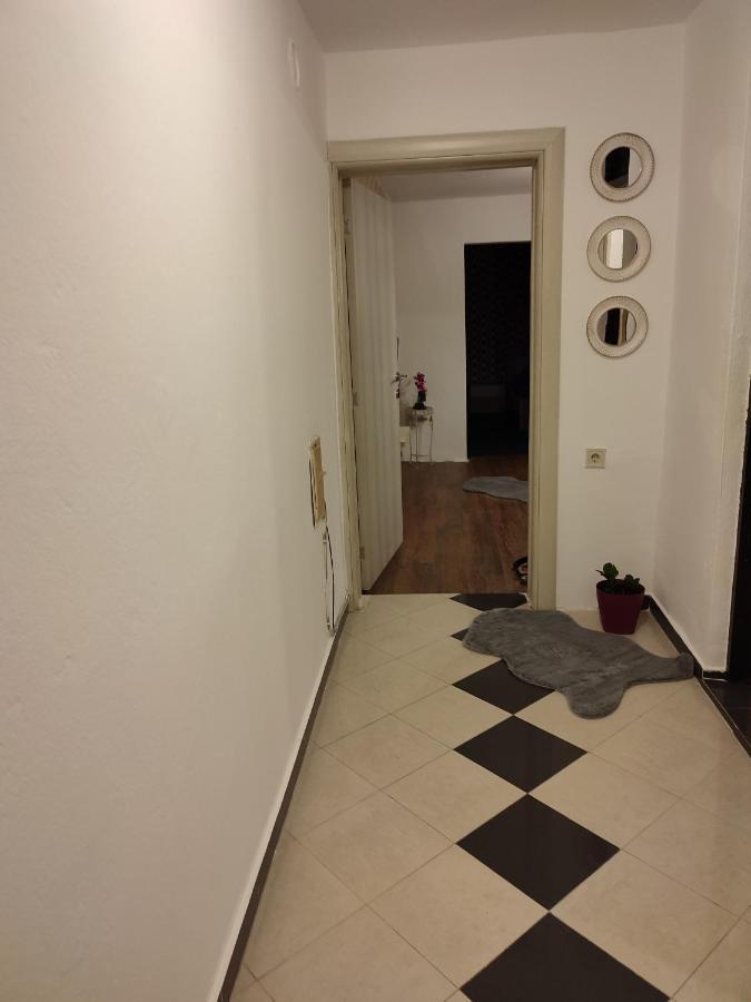V&J Apartments Podgorica Buitenkant foto