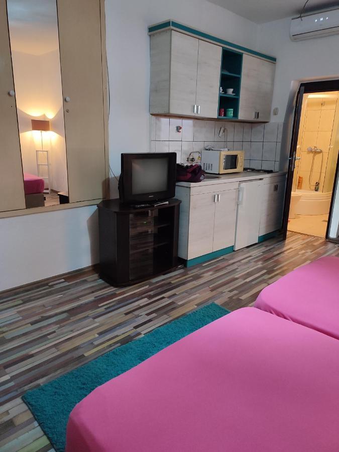 V&J Apartments Podgorica Buitenkant foto